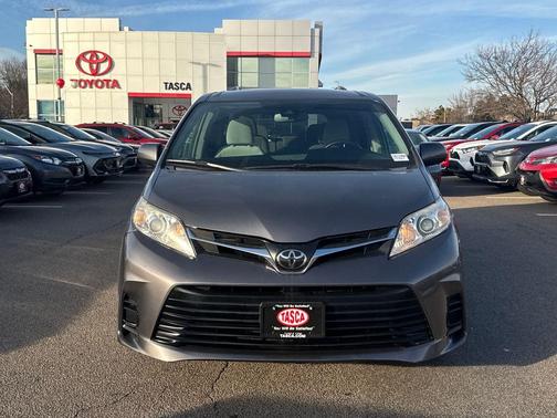2018 Toyota Sienna LE