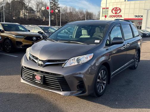2018 Toyota Sienna LE