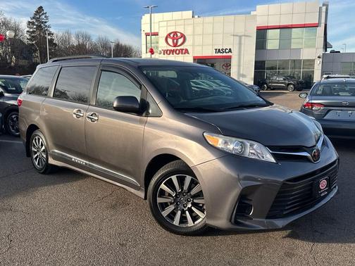 2018 Toyota Sienna LE