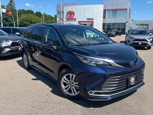 2024 Toyota Sienna Platinum