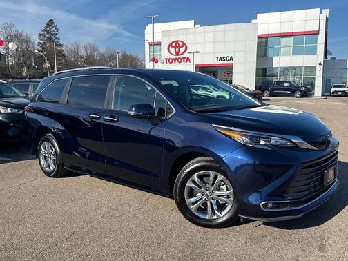 2024 Toyota Sienna Platinum