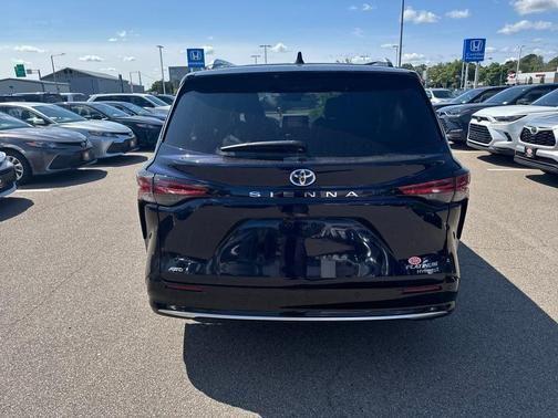 2024 Toyota Sienna Platinum