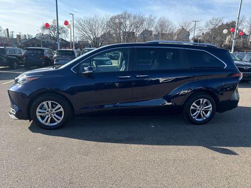 2024 Toyota Sienna Platinum
