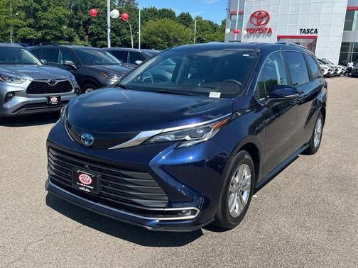 2024 Toyota Sienna Platinum