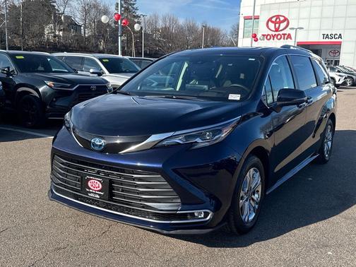 2024 Toyota Sienna Platinum