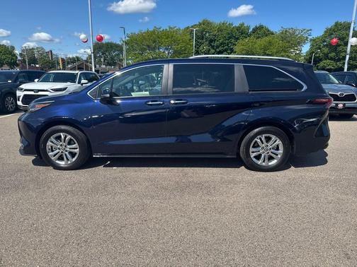 2024 Toyota Sienna Platinum