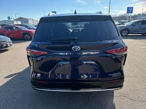 2024 Toyota Sienna Platinum