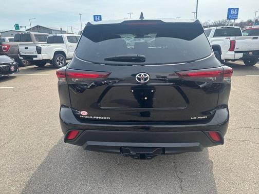 Midnight Black Metallic 2024 Toyota Highlander LE