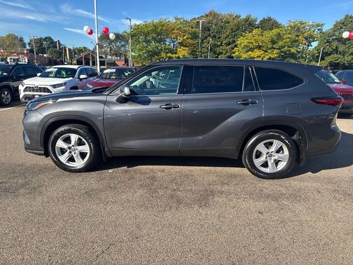 2022 Toyota Highlander LE