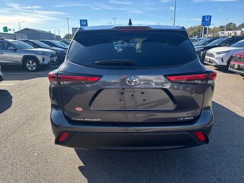 2022 Toyota Highlander LE