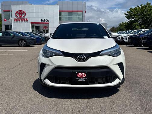 Blizzard Pearl 2020 Toyota C-HR XLE
