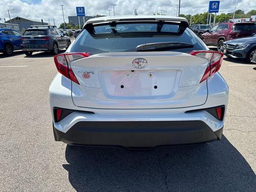 Blizzard Pearl 2020 Toyota C-HR XLE