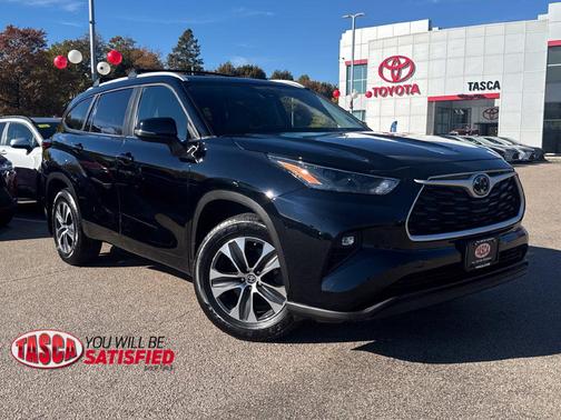 Midnight Black Metallic 2024 Toyota Highlander XLE