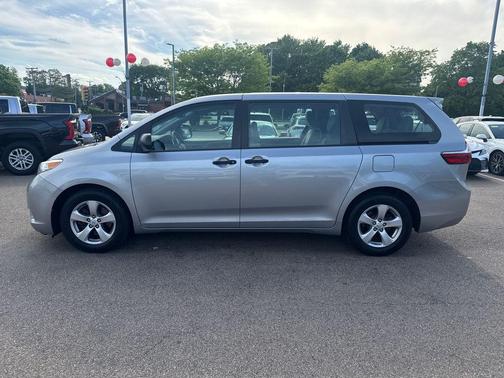 Silver Sky Metallic 2017 Toyota Sienna SE