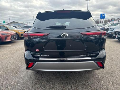 2024 Toyota Highlander Platinum