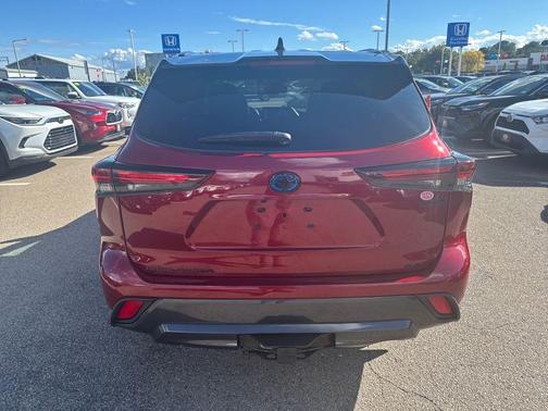 2024 Toyota Highlander Hybrid XLE