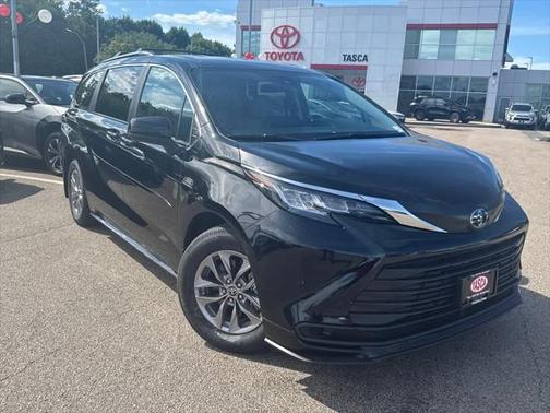 2022 Toyota Sienna LE