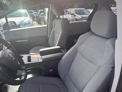 2022 Toyota Sienna LE