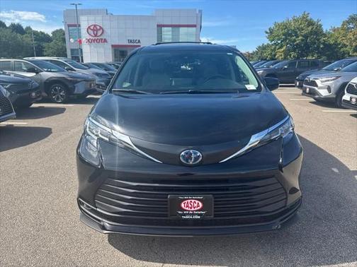 2022 Toyota Sienna LE