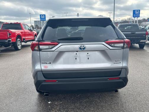 2022 Toyota RAV4 Hybrid XLE