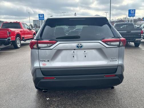 2022 Toyota RAV4 Hybrid XLE