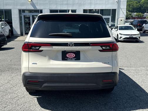 Coastal Cream 2024 Toyota Grand Highlander XLE