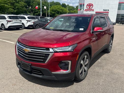 Radiant Red Tintcoat 2023 Chevrolet Traverse LT Leather