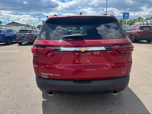 Radiant Red Tintcoat 2023 Chevrolet Traverse LT Leather