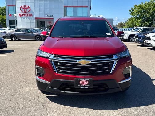 Radiant Red Tintcoat 2023 Chevrolet Traverse LT Leather