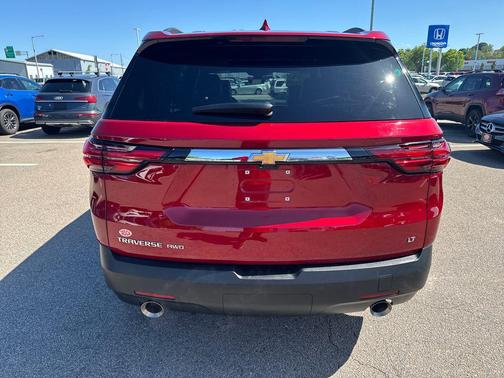Radiant Red Tintcoat 2023 Chevrolet Traverse LT Leather