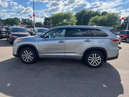Silver Sky Metallic 2016 Toyota Highlander LE