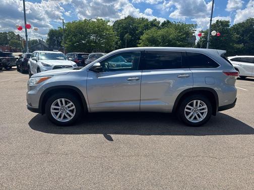 Silver Sky Metallic 2016 Toyota Highlander LE
