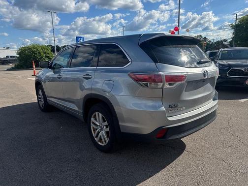 Silver Sky Metallic 2016 Toyota Highlander LE
