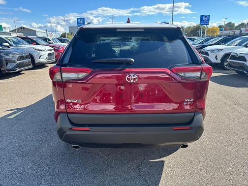 2025 Toyota RAV4 Hybrid XLE