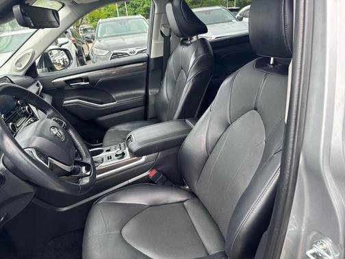 2022 Toyota Highlander Limited