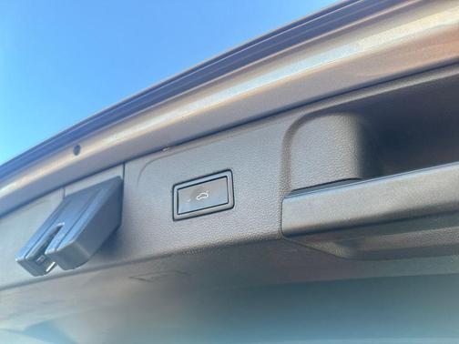 2023 Volkswagen Atlas 2.0T SE w/Technology 4MOTION