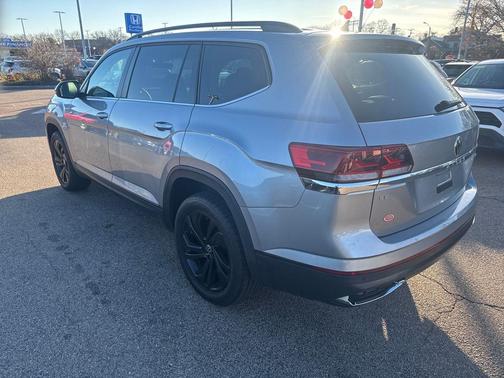 2023 Volkswagen Atlas 2.0T SE w/Technology 4MOTION