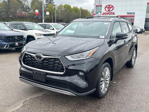 Midnight Black Metallic 2026 Toyota Highlander Platinum