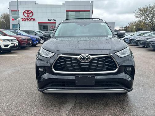 Midnight Black Metallic 2026 Toyota Highlander Platinum