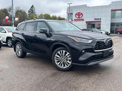 Midnight Black Metallic 2026 Toyota Highlander Platinum
