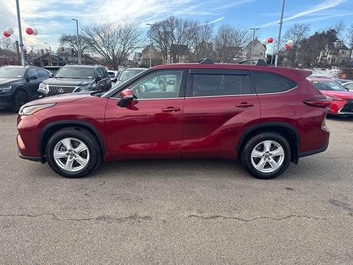 2022 Toyota Highlander Hybrid LE