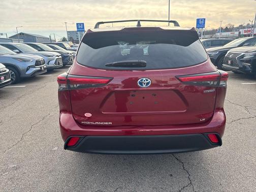 2022 Toyota Highlander Hybrid LE