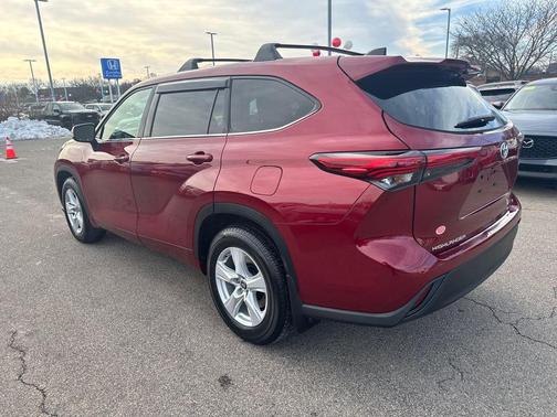 2022 Toyota Highlander Hybrid LE