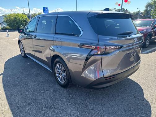 2024 Toyota Sienna LE