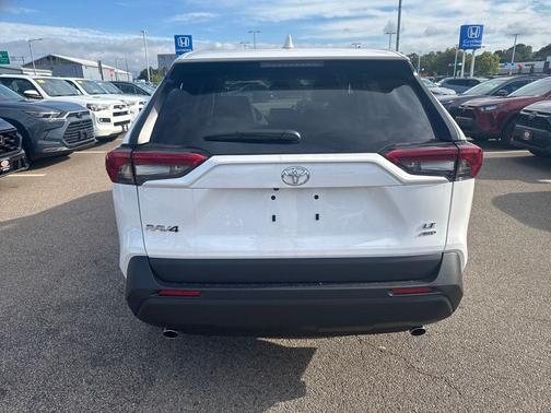 2025 Toyota RAV4 LE