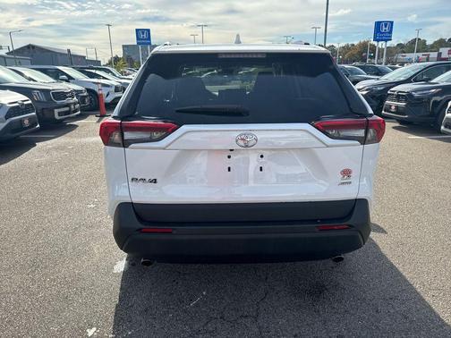 2020 Toyota RAV4 LE