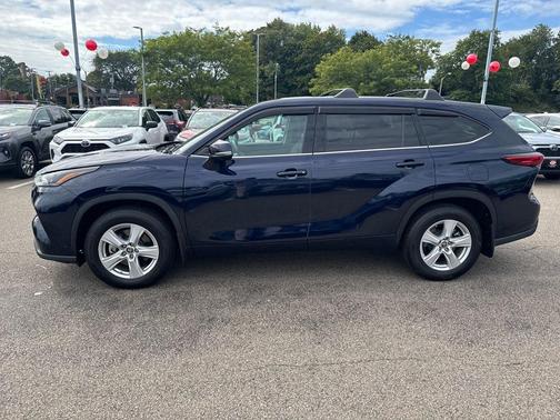 2022 Toyota Highlander LE