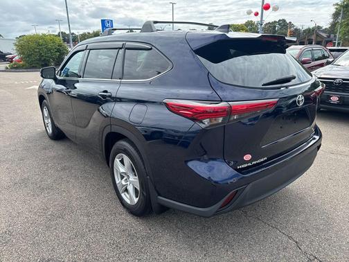2022 Toyota Highlander LE