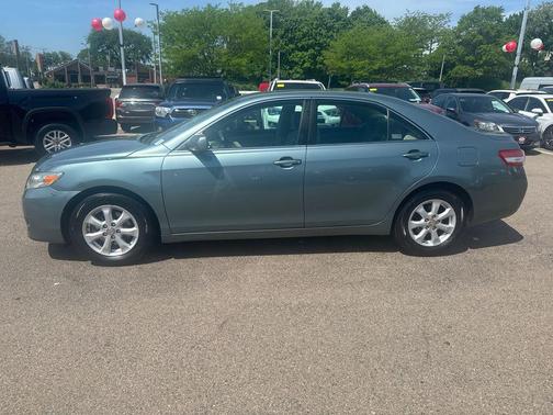 Aloe Green Metallic 2011 Toyota Camry LE