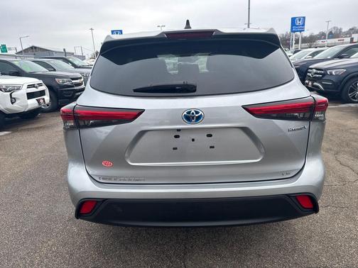 2023 Toyota Highlander Hybrid LE